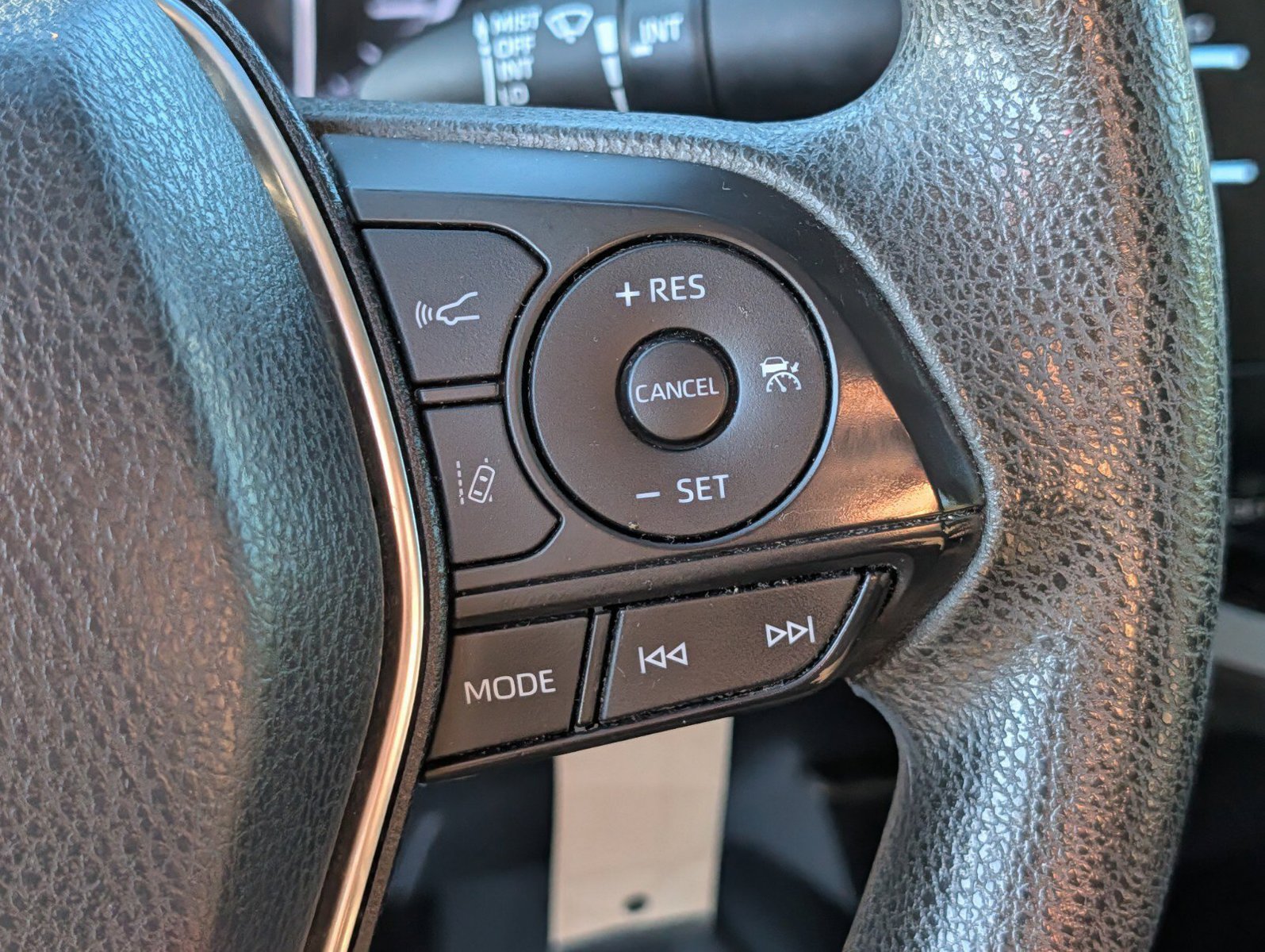 Used 2018 Toyota Camry LE FWD image 29