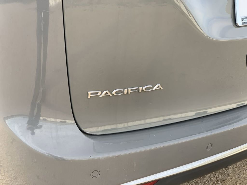 Used 2022 Chrysler Pacifica Touring-L image 30