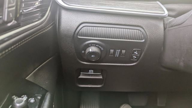 Used 2023 Jeep Wagoneer L Series II image 35