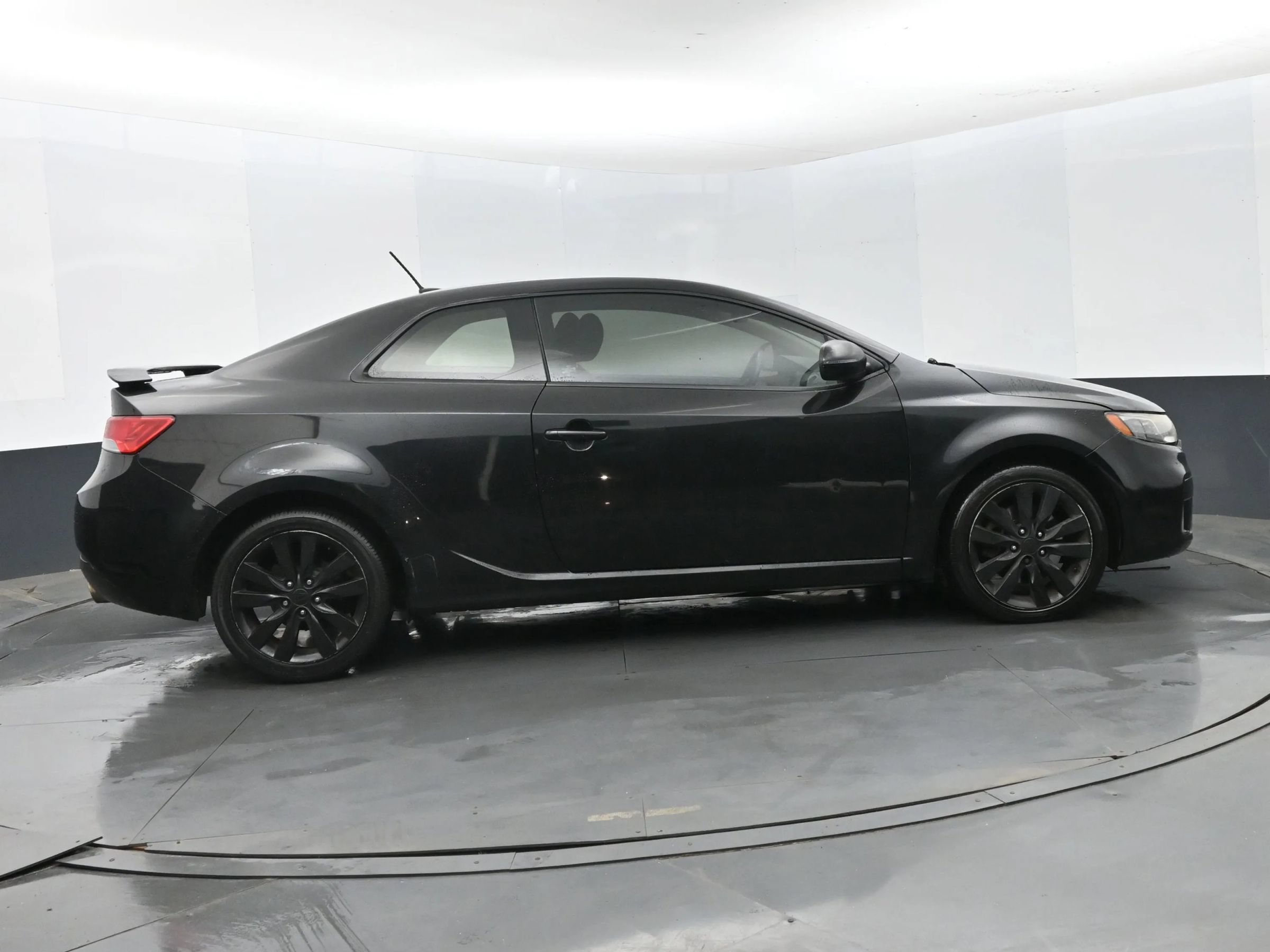 Used 2012 Kia Forte Koup SX w/ Leather Pkg FWD image 4