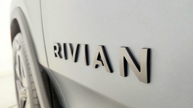 Used 2026 Rivian R1S Adventure AWD/4WD image 33