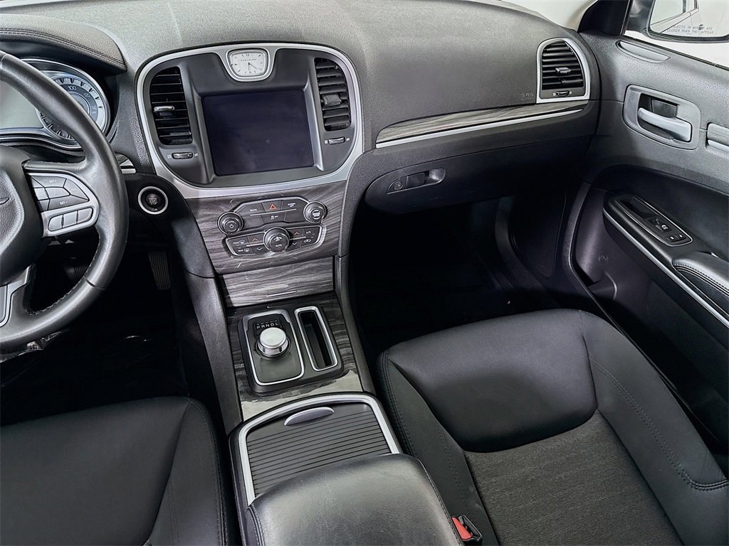 Used 2021 Chrysler 300 Touring w/ Sport Appearance Package image 25