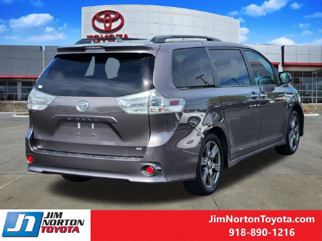 Used 2020 Toyota Sienna SE w/ SE Preferred Package FWD image 6