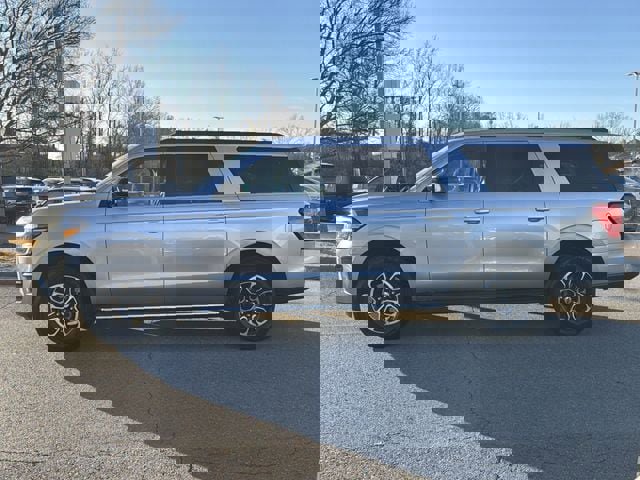 Used 2023 Ford Expedition Max XLT image 6