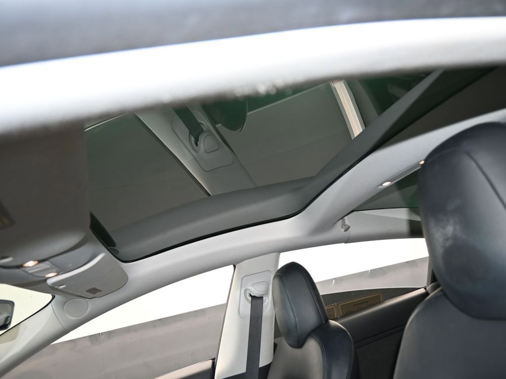 Used 2019 Tesla Model 3 Standard Range Plus image 11