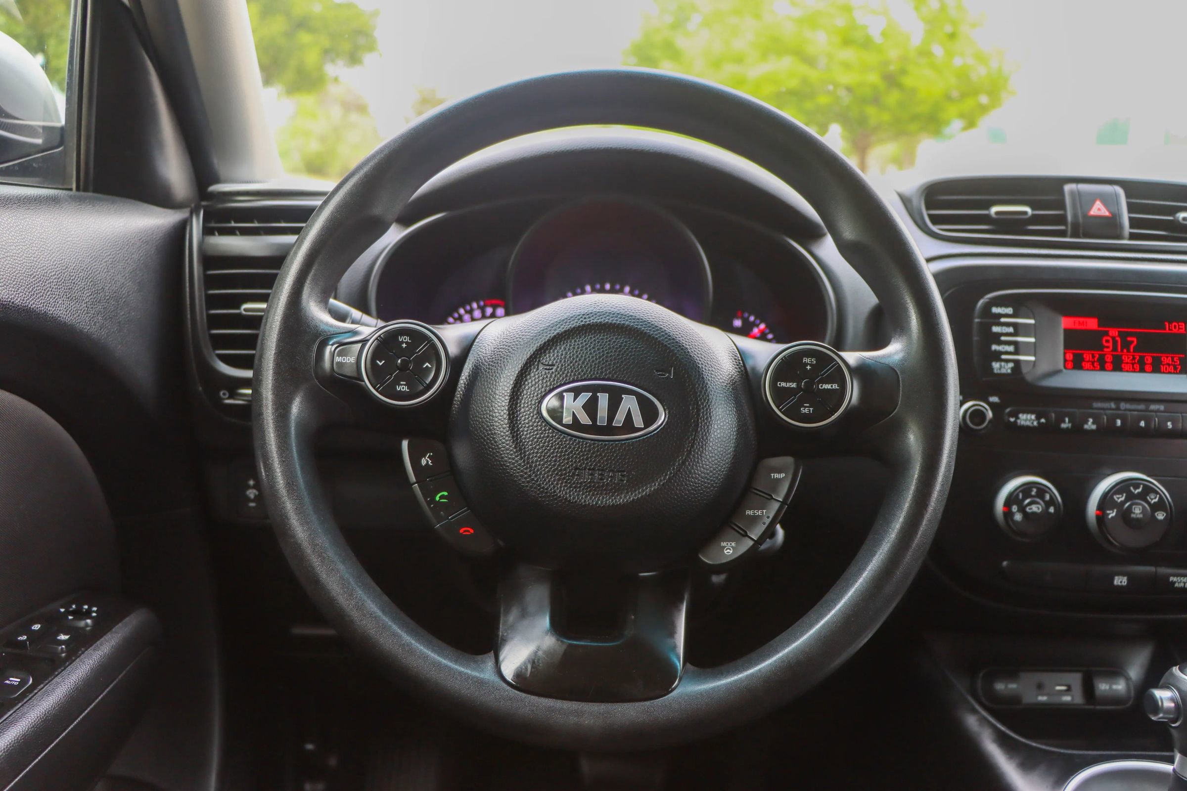 Used 2015 Kia Soul + image 26