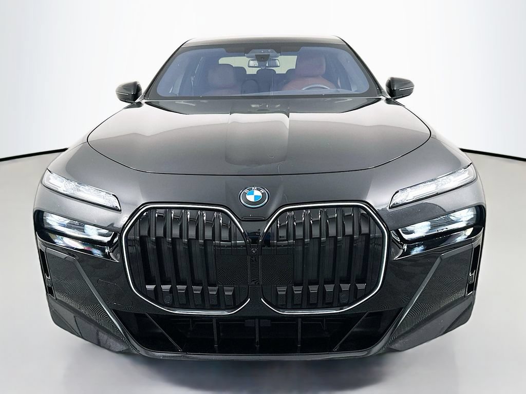 Used 2025 BMW i7 xDrive60 w/ Executive Package AWD/4WD image 2
