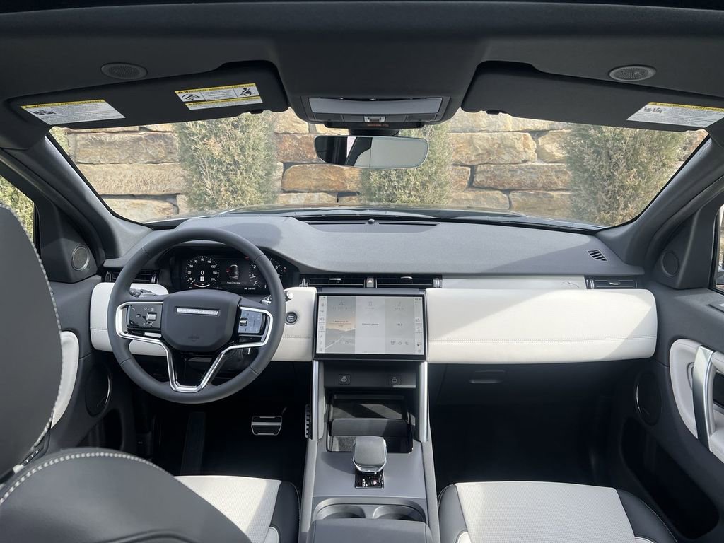 New 2026 Land Rover Discovery Sport Landmark image 12