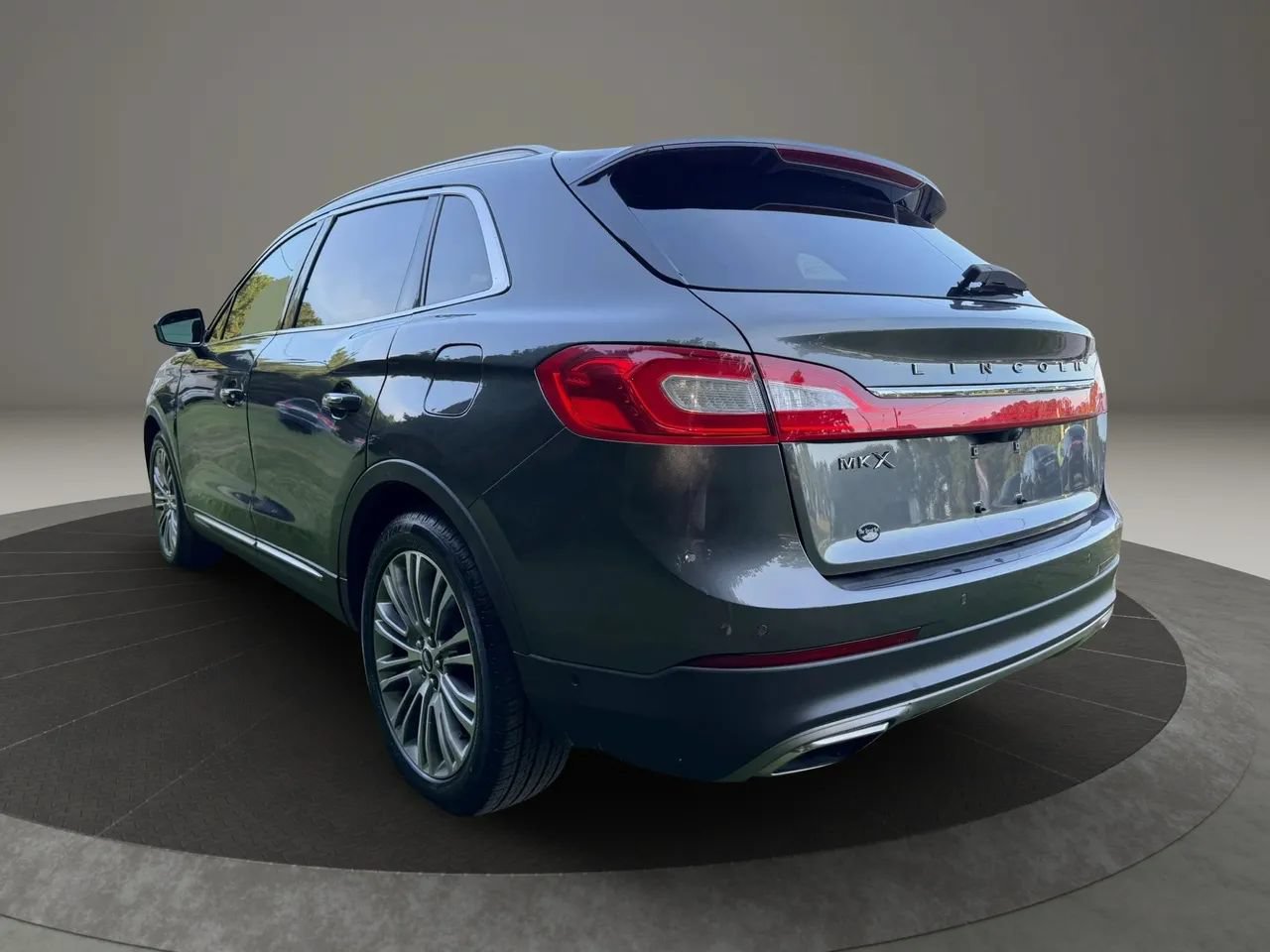 Used 2017 Lincoln MKX Reserve FWD image 5