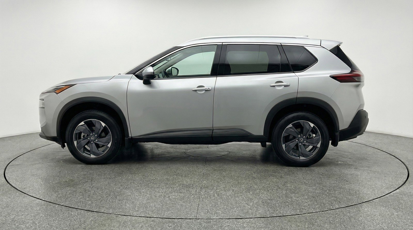 Used 2025 Nissan Rogue SV FWD image 5