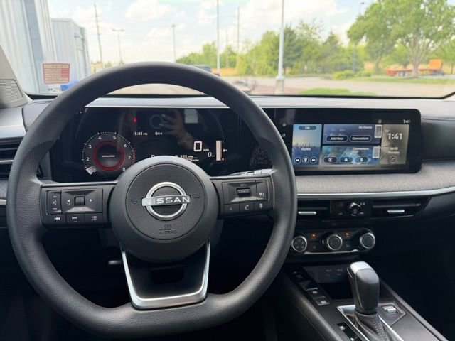 Certified 2025 Nissan Kicks SV w/ Charging Package FWD image 18