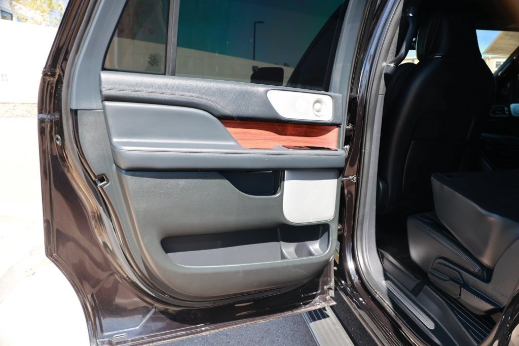 Used 2024 Lincoln Navigator L Reserve AWD/4WD image 42