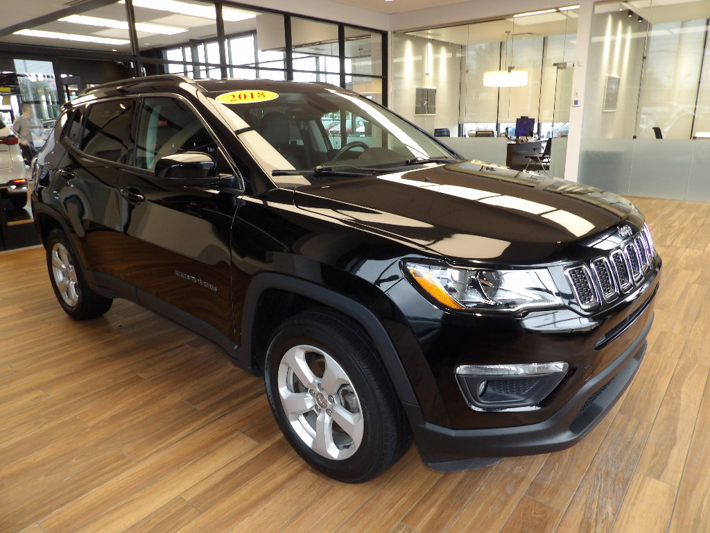 Used 2018 Jeep Compass Latitude w/ Popular Equipment Group AWD/4WD image 3