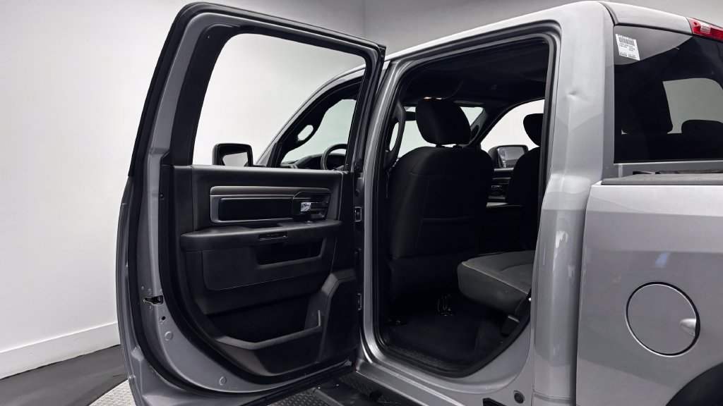 Used 2024 RAM 1500 Warlock AWD/4WD image 32
