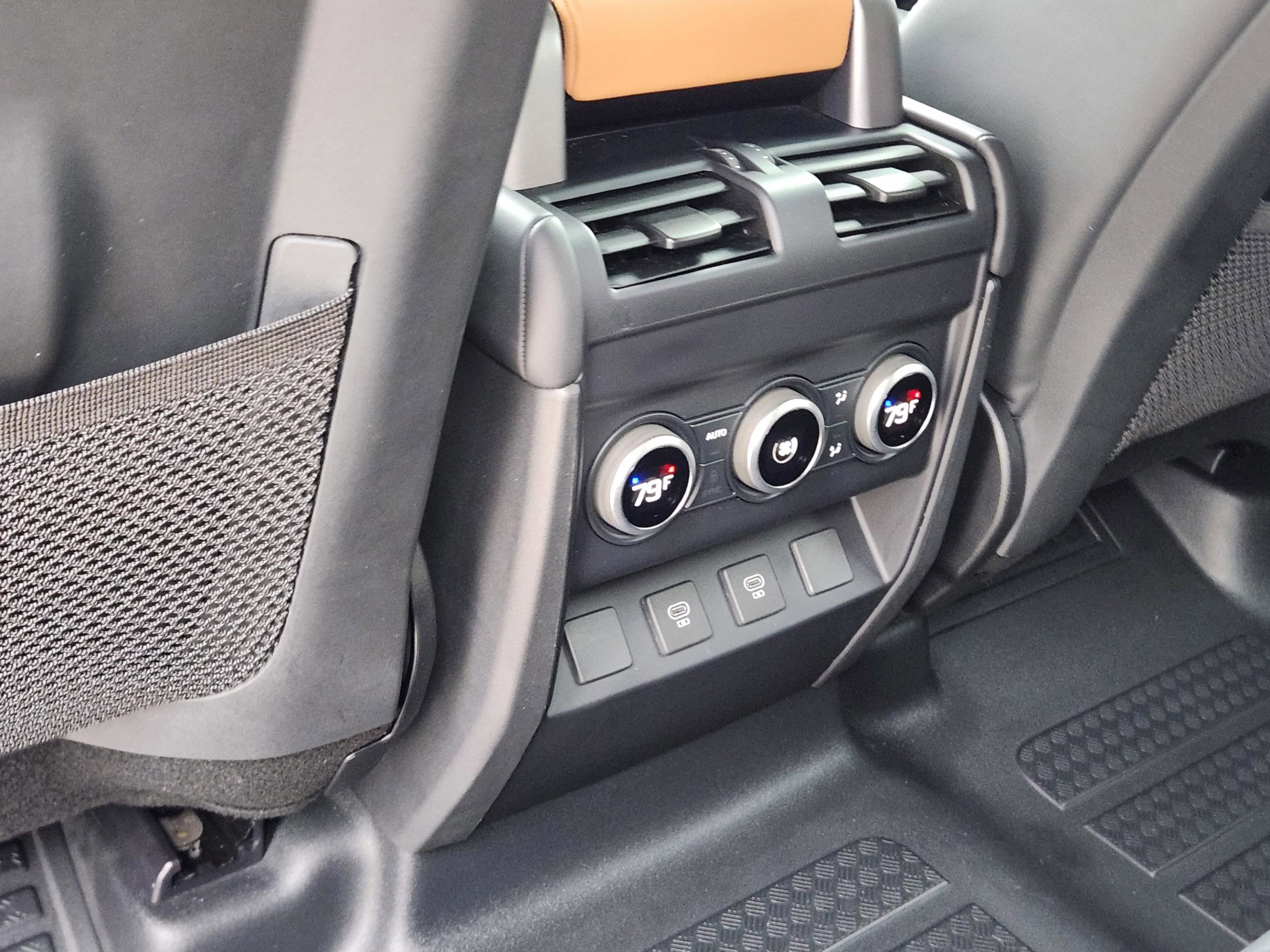 Certified 2024 Land Rover Defender 110 X-Dynamic SE AWD/4WD image 27