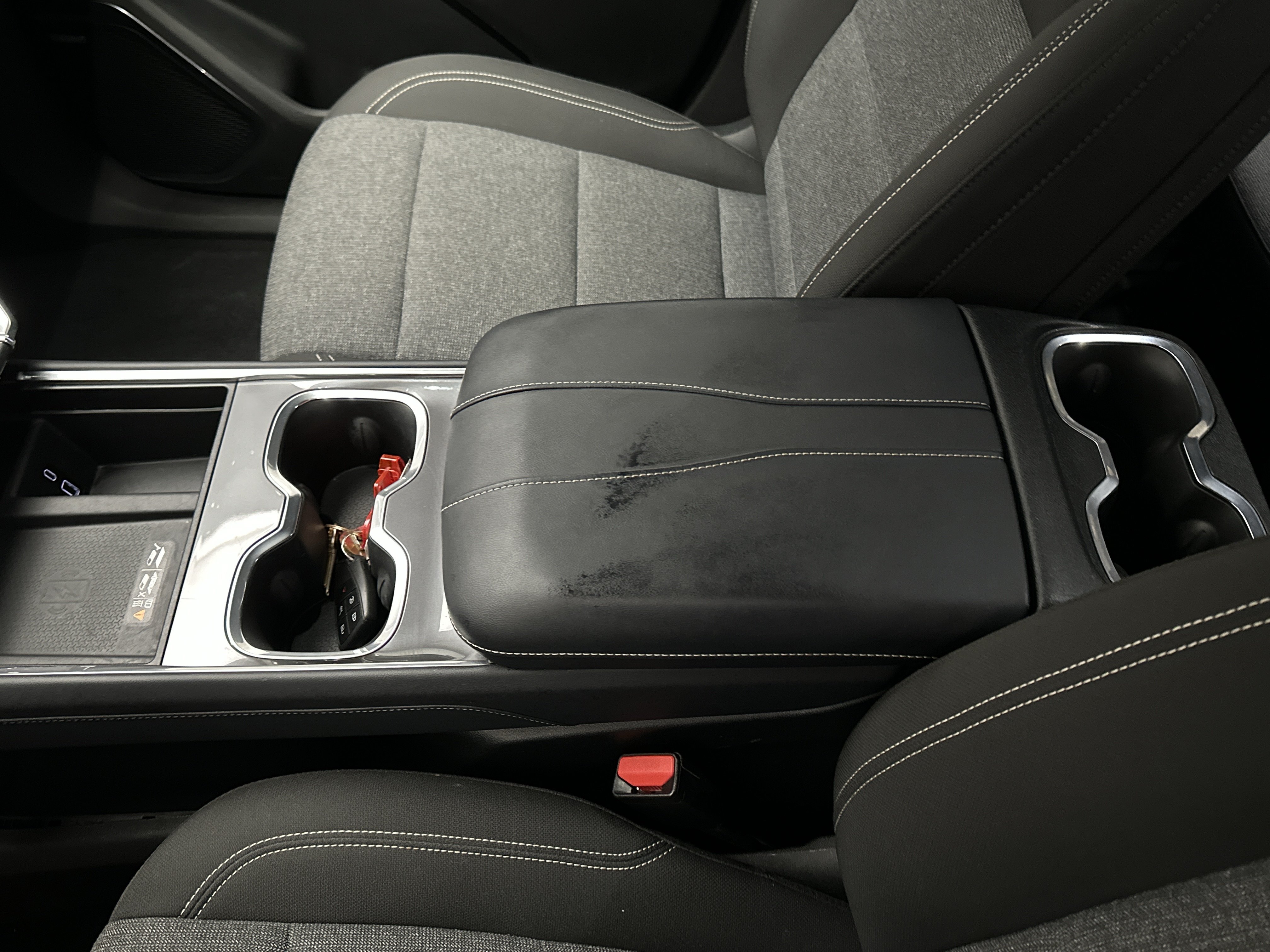 Used 2025 GMC Acadia Elevation FWD image 39