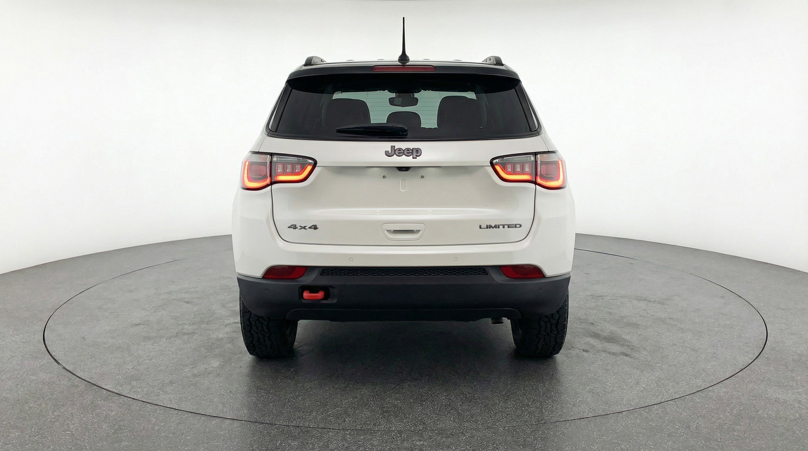 Used 2025 Jeep Compass Trailhawk AWD/4WD image 7