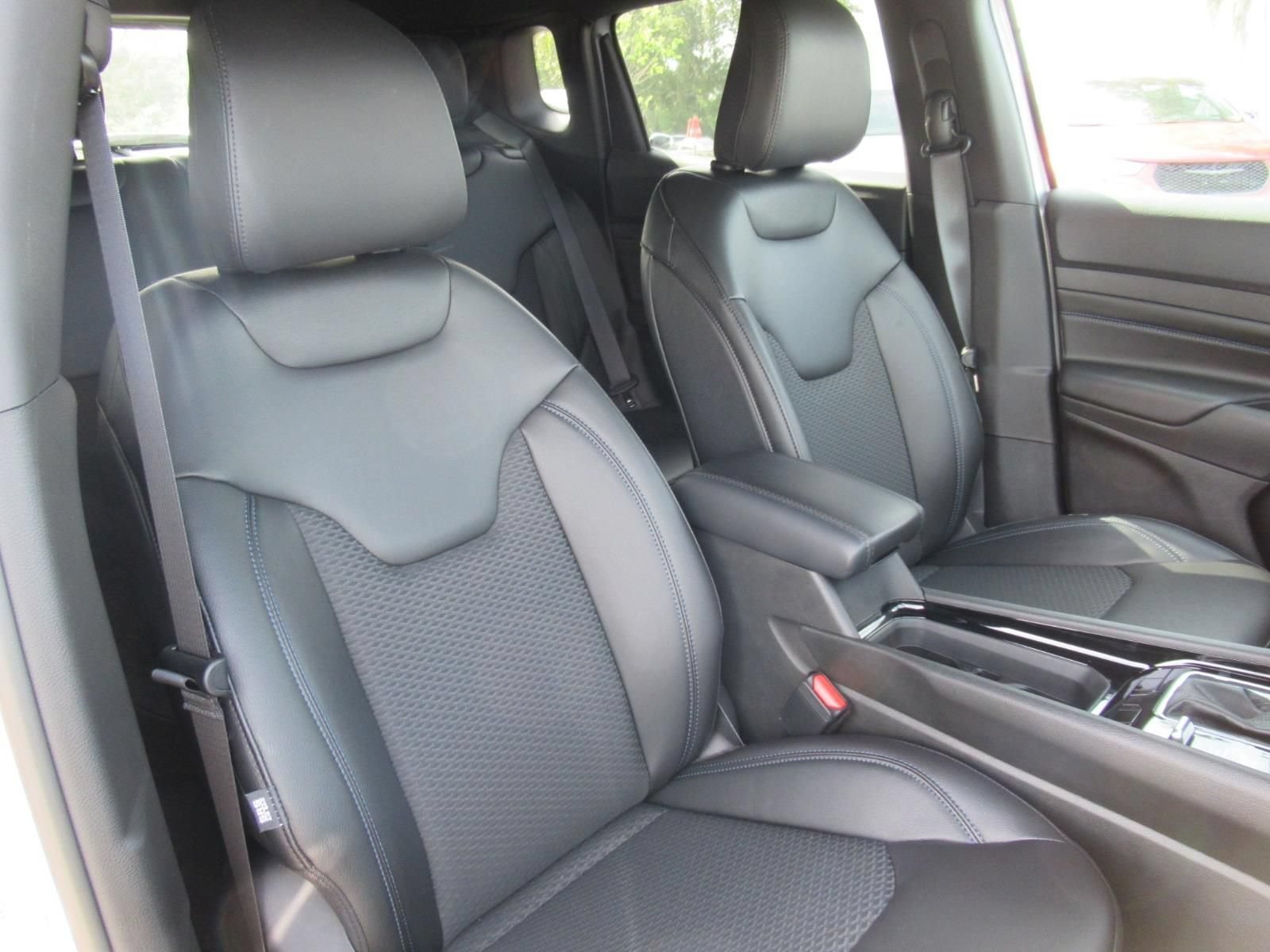 New 2026 Jeep Compass Latitude AWD/4WD image 9