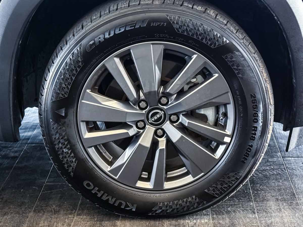 Used 2025 Nissan Pathfinder SV image 26