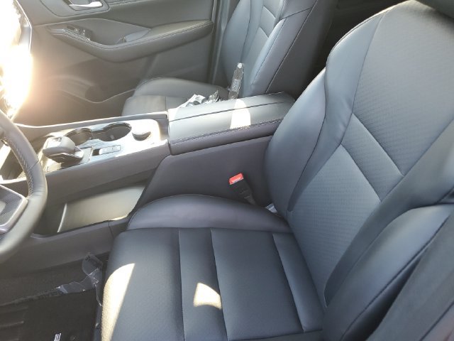 Certified 2025 Nissan Rogue SV w/ SV Premium Package AWD/4WD image 16