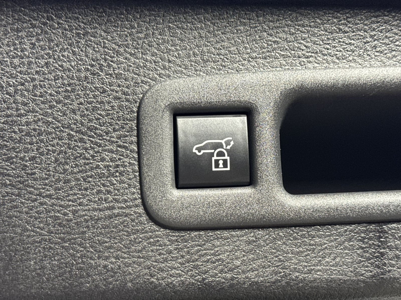 Used 2026 Toyota Sienna XLE FWD image 40