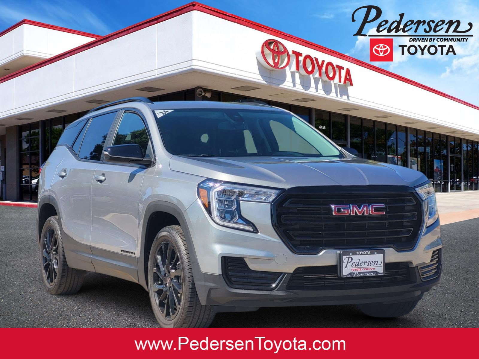 Used 2024 GMC Terrain SLE w/ Driver Convenience Package