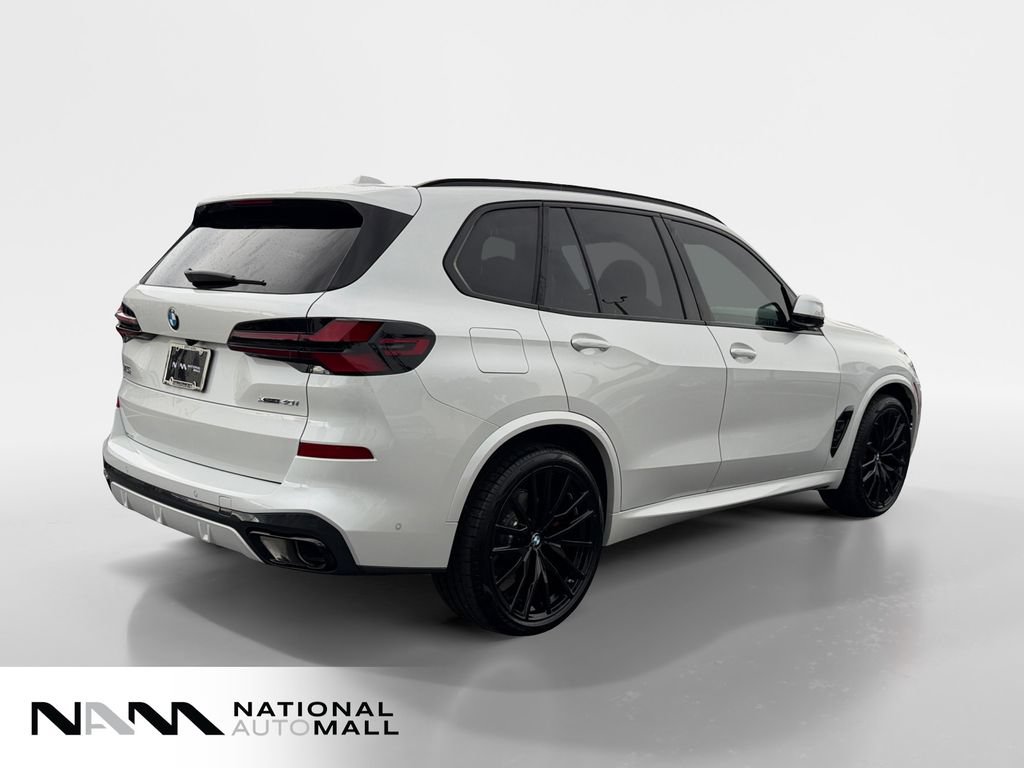 Used 2024 BMW X5 xDrive40i w/ M Sport Package AWD/4WD image 5