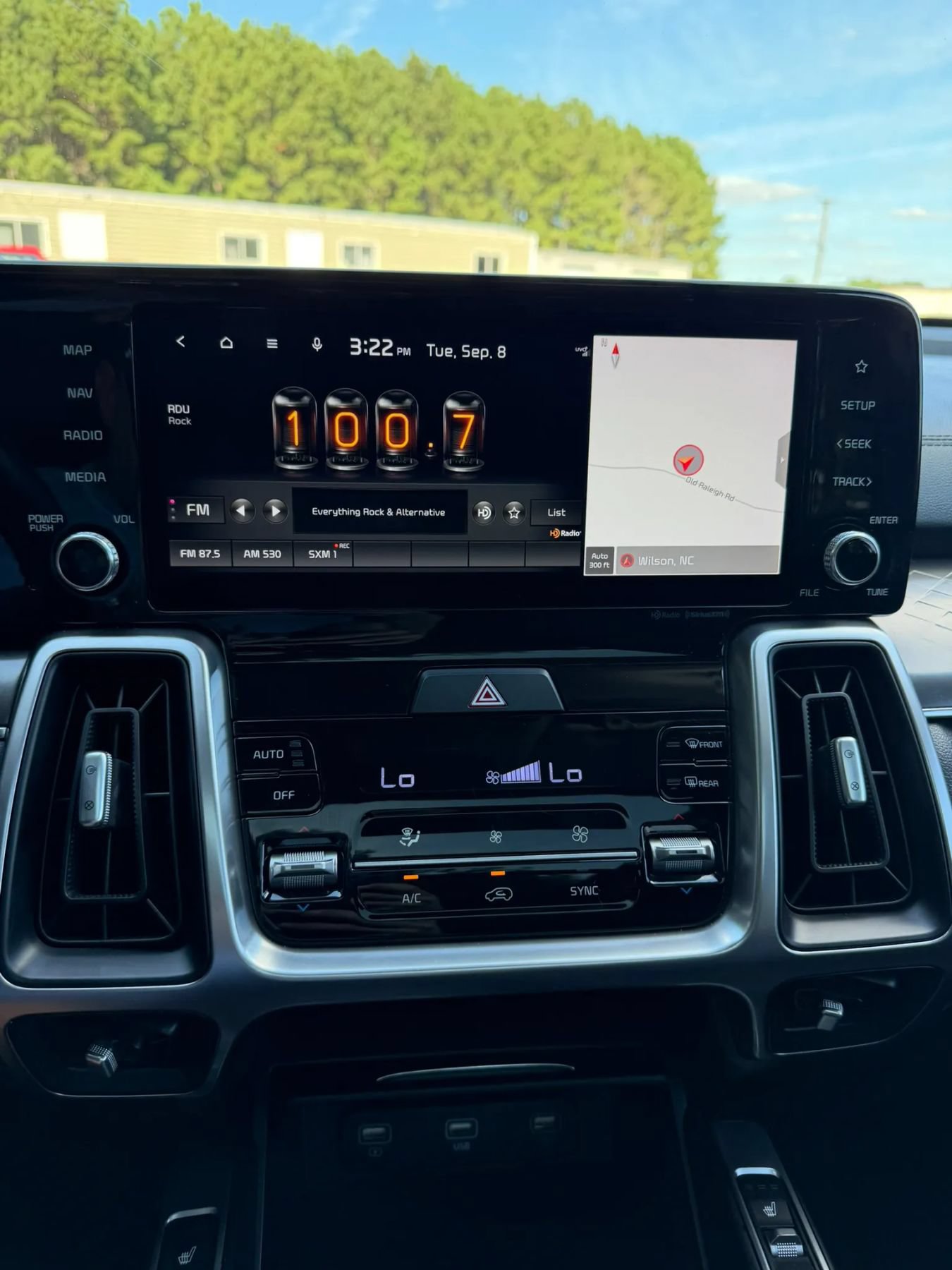 Used 2022 Kia Sorento S w/ Panoramic Sunroof Package FWD image 16
