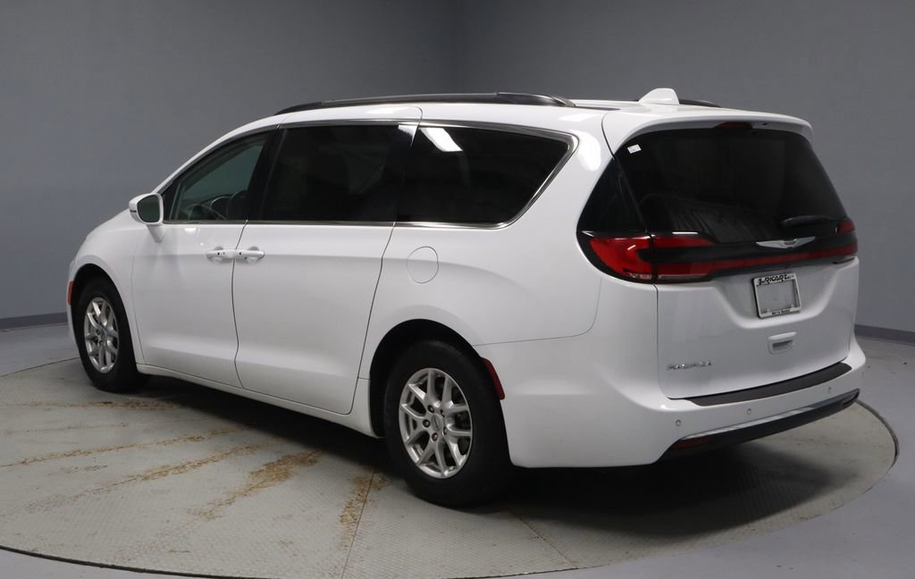 Used 2022 Chrysler Pacifica Touring-L image 8