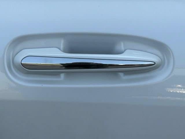 Used 2025 Toyota Sienna XLE FWD image 18