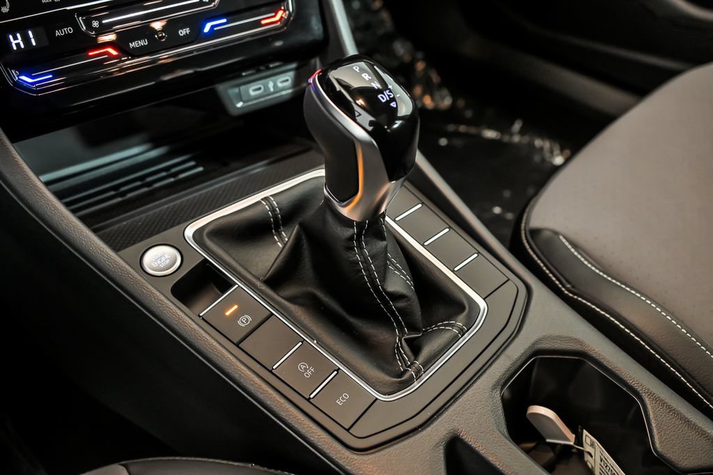 New 2026 Volkswagen Jetta SE FWD image 16