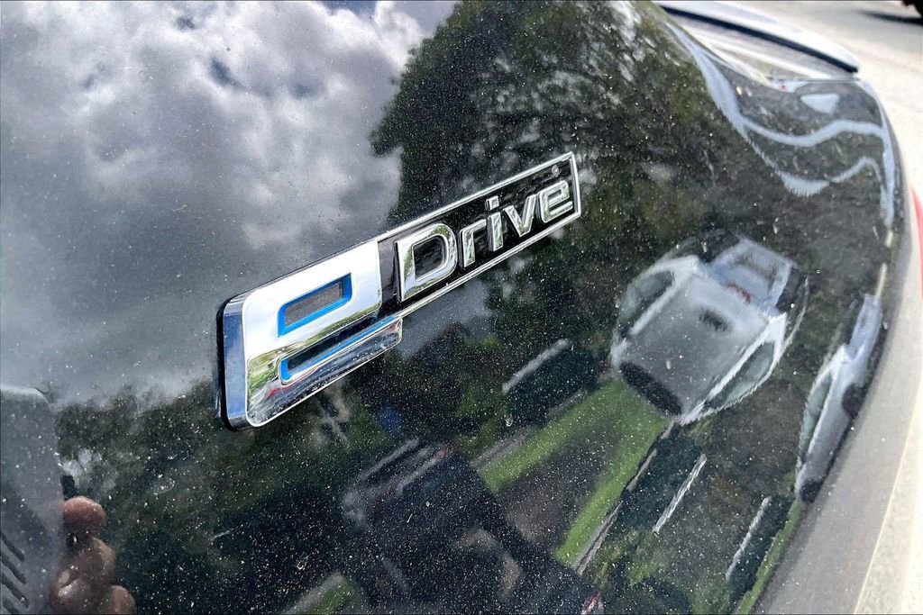 Used 2019 BMW 530e w/ M Sport Package image 33