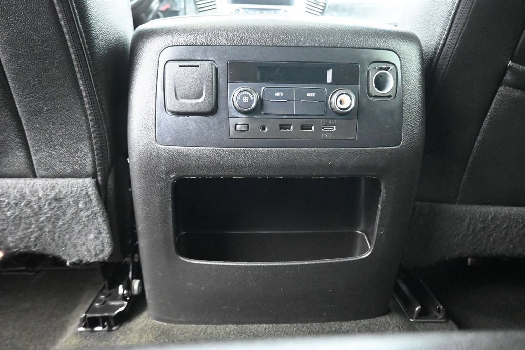 Used 2018 Chevrolet Suburban LT AWD/4WD image 35
