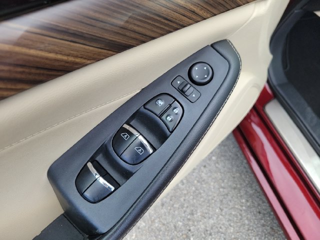 Used 2018 Nissan Maxima Platinum FWD image 18