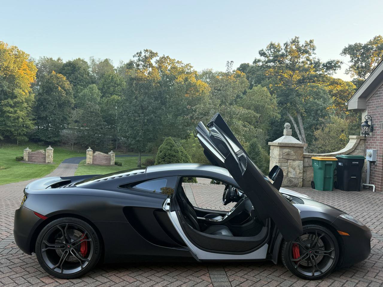 Used 2012 McLaren MP4-12C Coupe RWD image 4