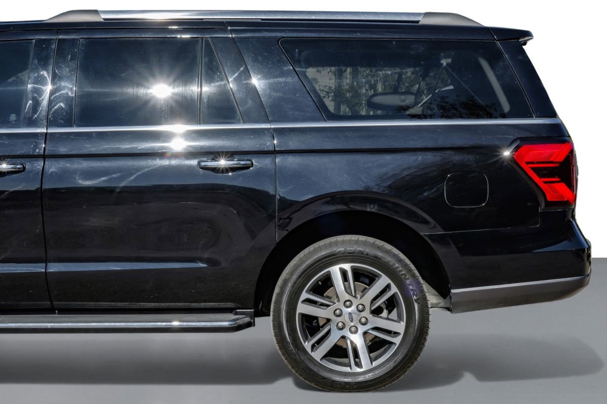 Used 2022 Ford Expedition Max Limited image 11