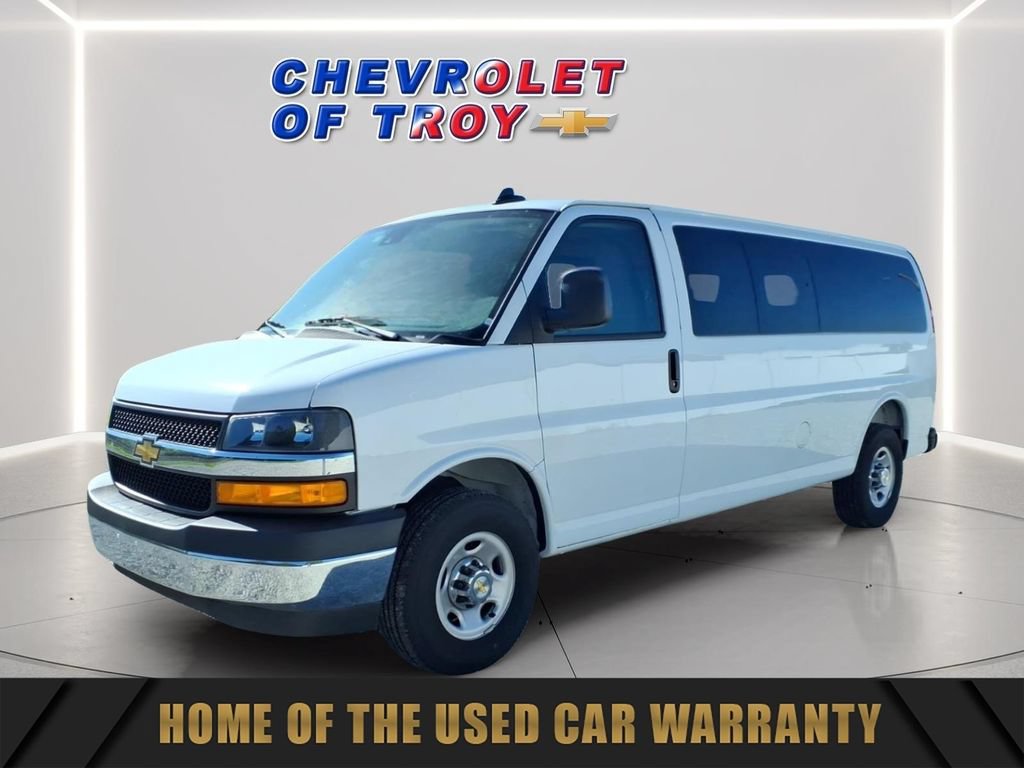 Used 2025 Chevrolet Express 3500 LT w/ LT Preferred Equipment Group RWD image 4