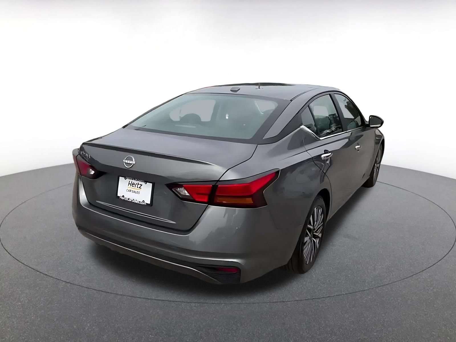 Used 2025 Nissan Altima 2.5 SV FWD image 13