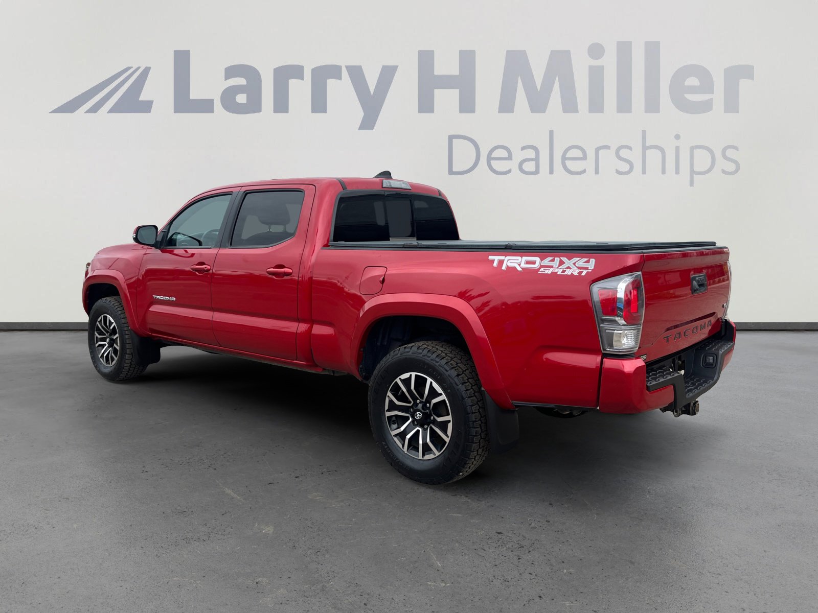 Used 2021 Toyota Tacoma TRD Sport AWD/4WD image 3