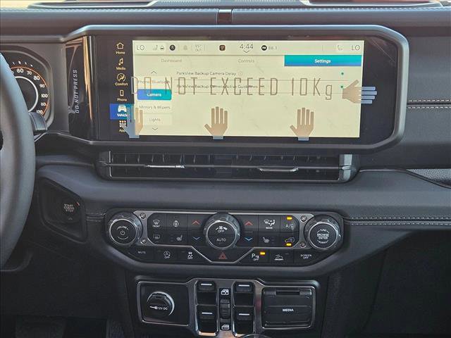 New 2025 Jeep Gladiator Sport image 13