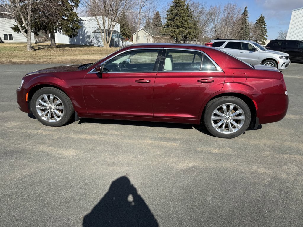 Used 2015 Chrysler 300 Limited w/ 300 Premium Group image 4