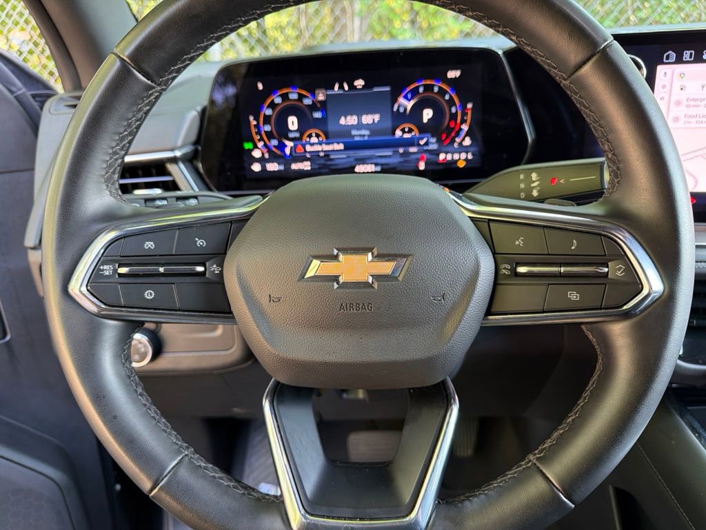 Used 2025 Chevrolet Suburban LT AWD/4WD image 18