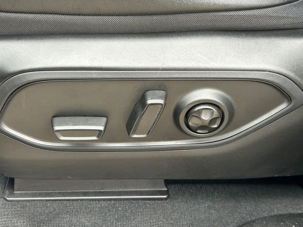 Used 2024 Jeep Grand Cherokee L Altitude AWD/4WD image 28