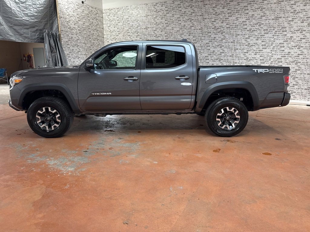 Used 2021 Toyota Tacoma TRD Off-Road w/ Technology Package image 4