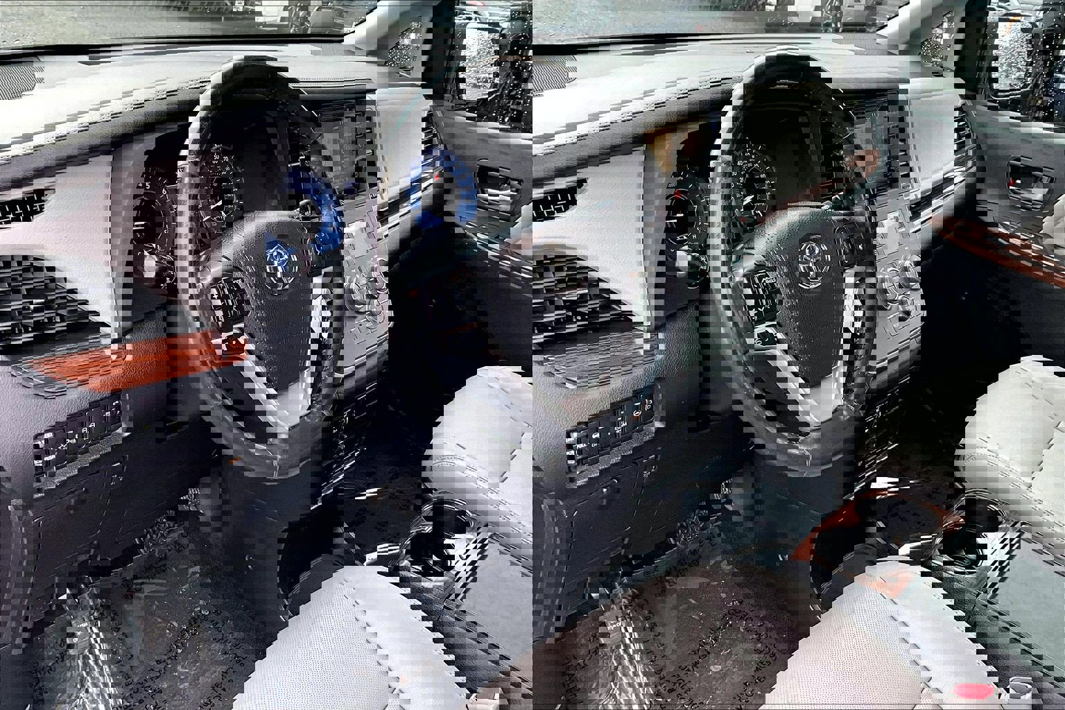 Used 2015 Toyota Sienna Limited Premium image 13