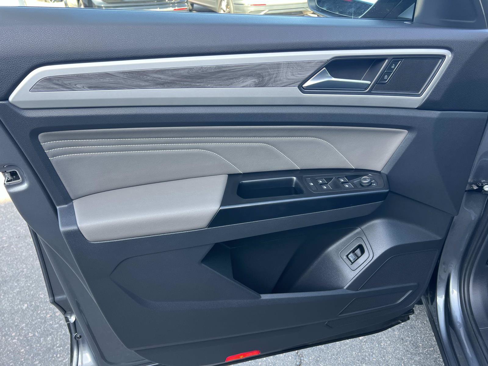 Certified 2021 Volkswagen Atlas Cross Sport SE w/ Panoramic Sunroof Package FWD image 6