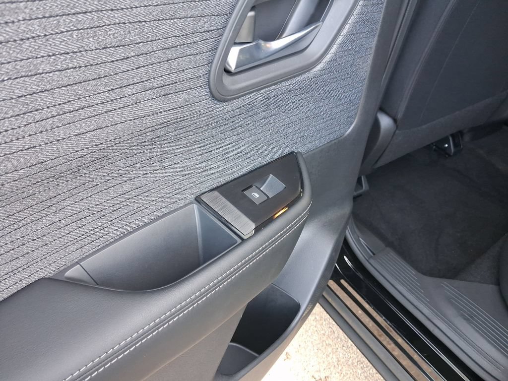Certified 2023 Nissan Rogue SV FWD image 12