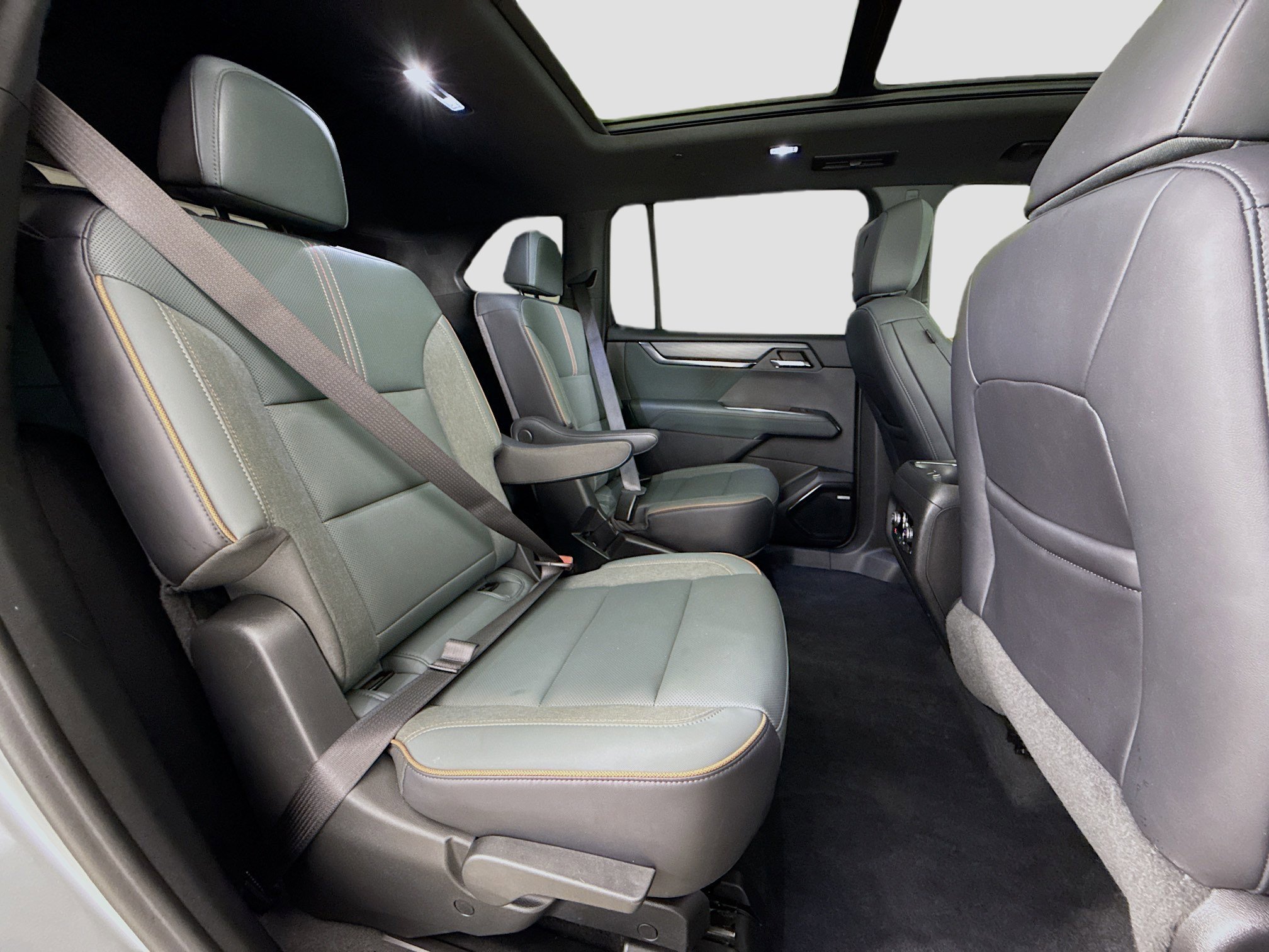 Used 2024 GMC Acadia AT4 w/ Luxury Package image 30