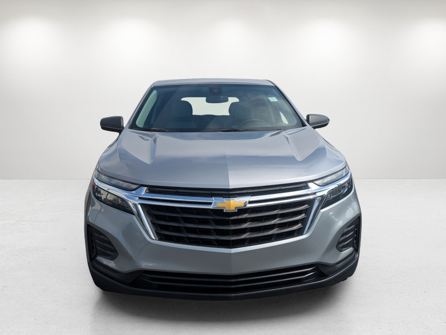 Used 2023 Chevrolet Equinox LS w/ LPO, Cargo Package FWD image 2