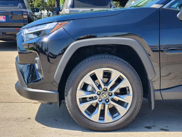 Used 2025 Toyota RAV4 XLE Premium image 5